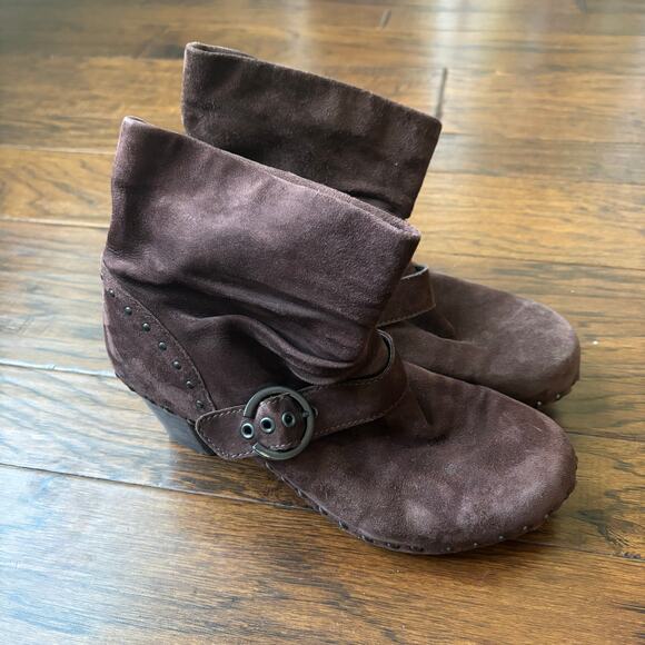 Dansko Nikita Dark Brown Suede Slouchy Studded Ankle Booties 8.5 Hippie Festival - Picture 1 of 13